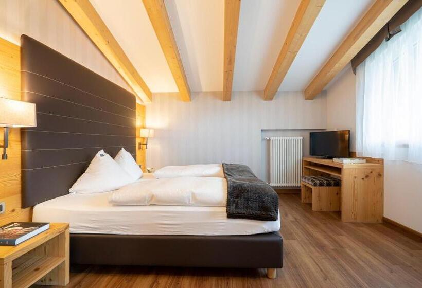 수피리어 룸, Astoria