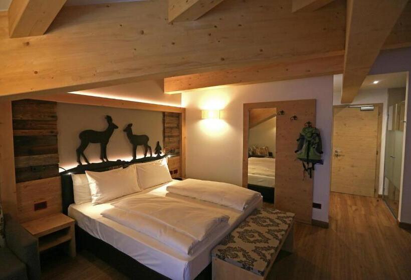 수피리어 룸, Astoria