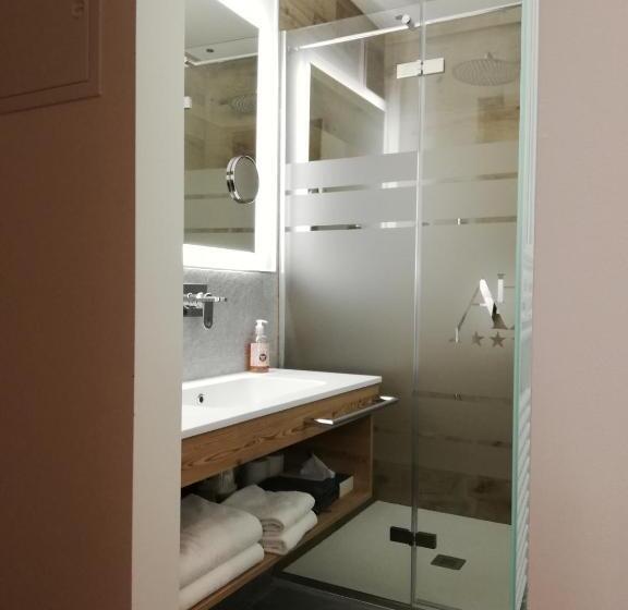 수피리어 룸 산전망, Astoria