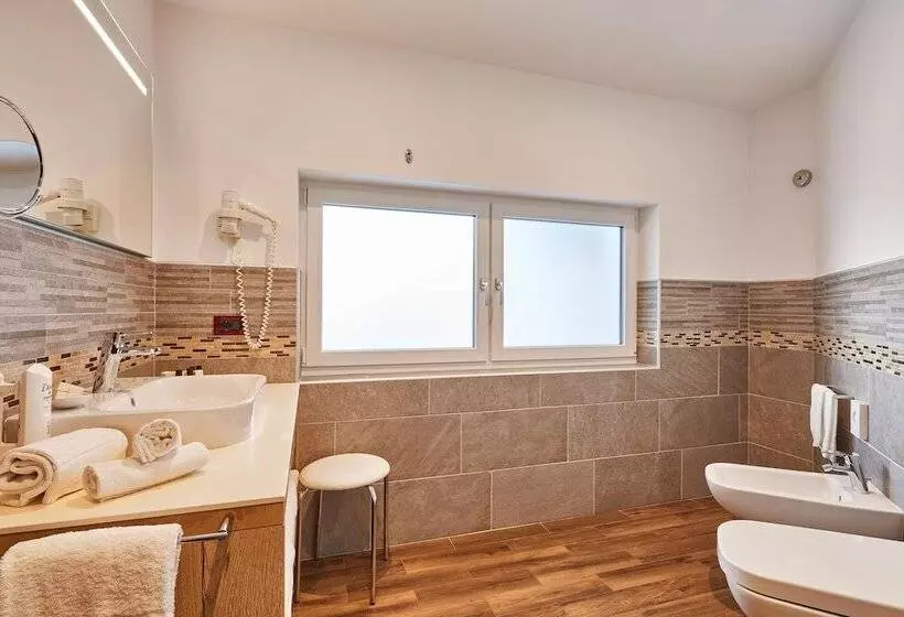 اتاق سوپریور چهار تخته, Astoria