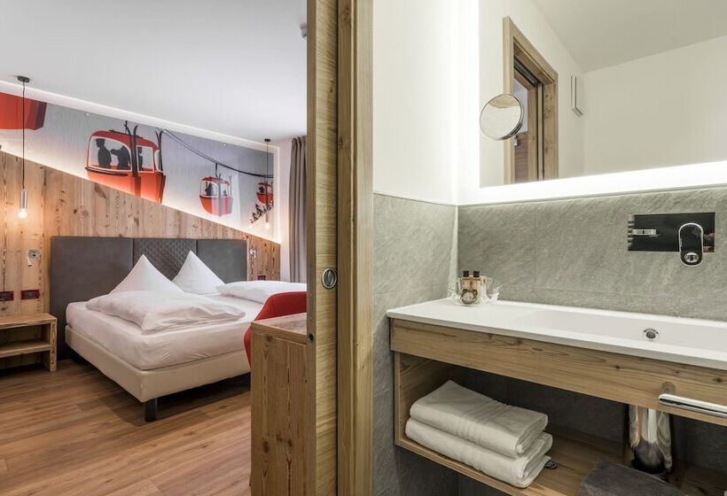 수피리어 룸, Astoria