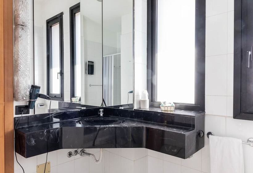 标准单人间, Berlino