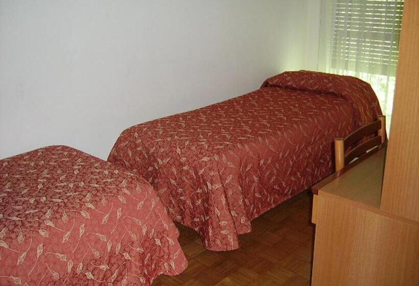 חדר משפחתי, Broglia