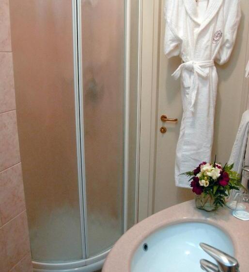 标准单人间, Paradiso