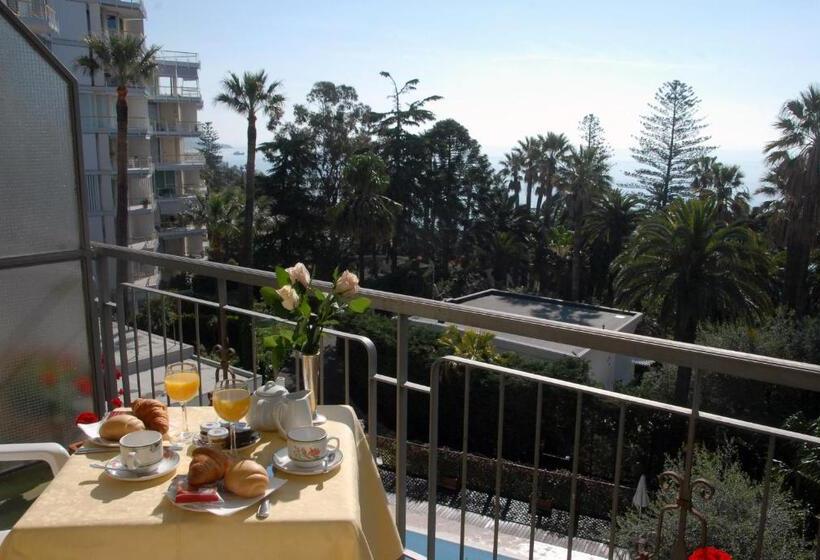 带阳台的三人标准间, Paradiso