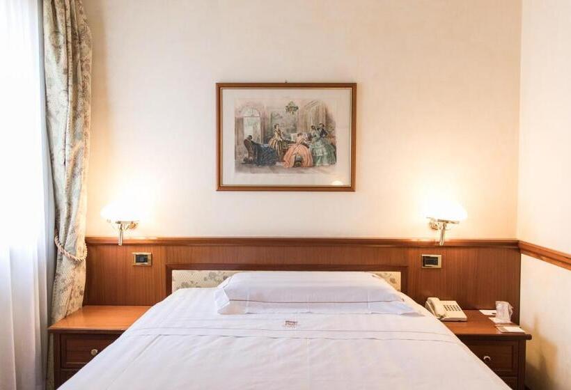 חדר בסיסי, Phi Hotel Dei Medaglioni