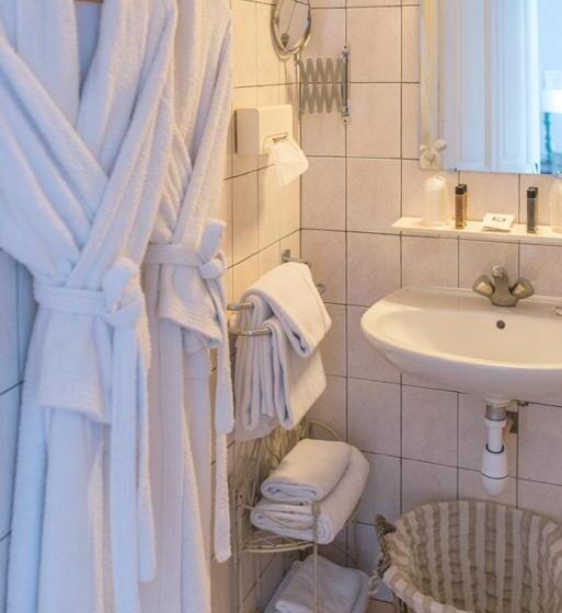 חדר משפחתי, Hôtel Du Parc