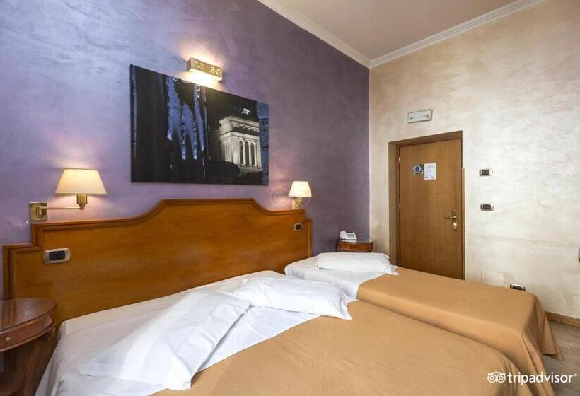 标准三人间, Kent