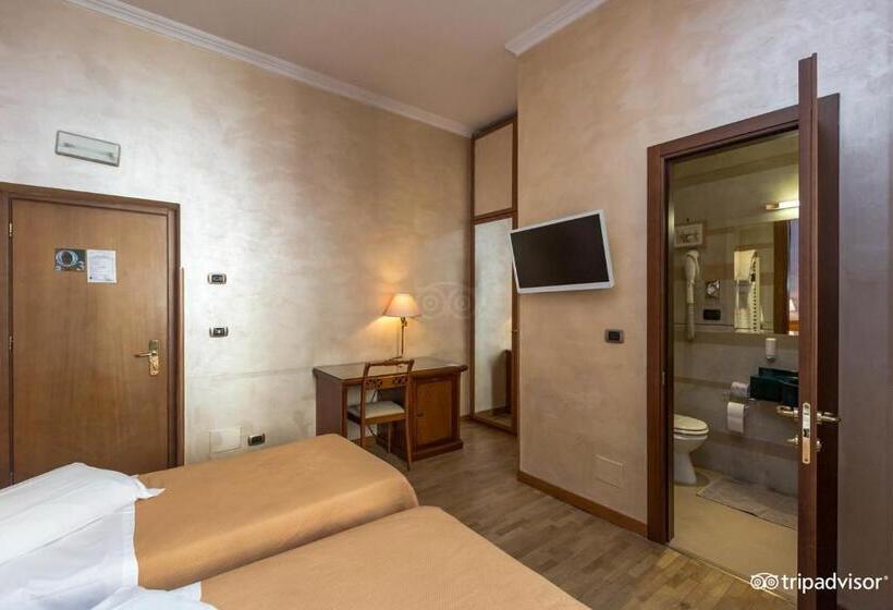 标准三人间, Kent