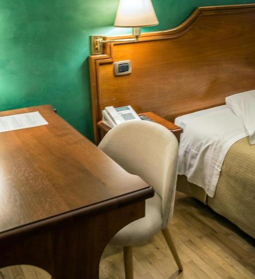 标准单人间, Kent