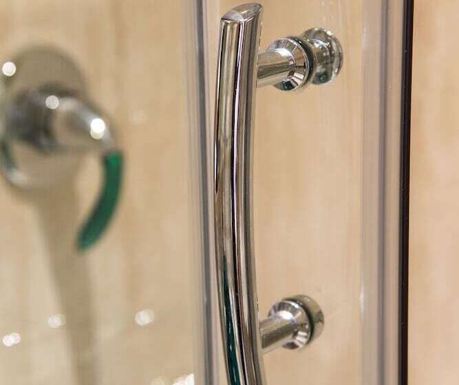 标准单人间, Kent