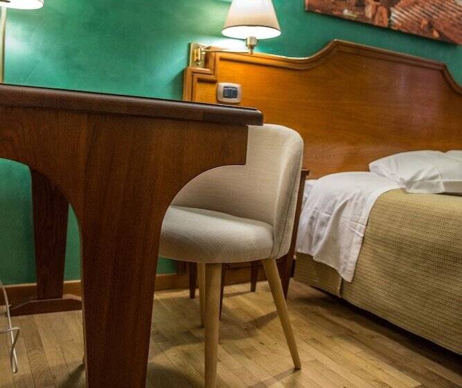 标准单人间, Kent