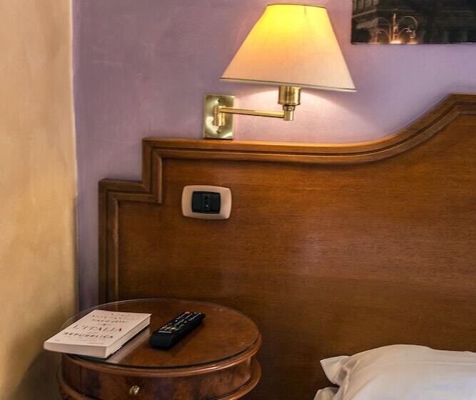 标准三人间, Kent