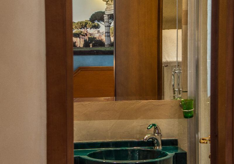 标准三人间, Kent