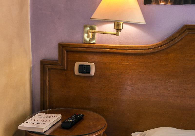 标准三人间, Kent