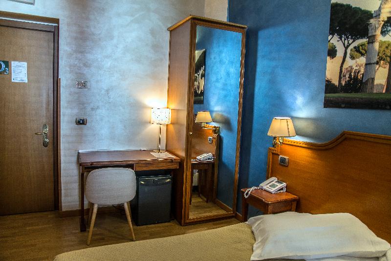 标准三人间, Kent