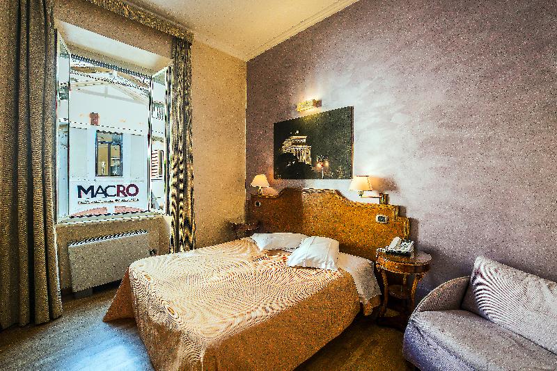 标准三人间, Kent