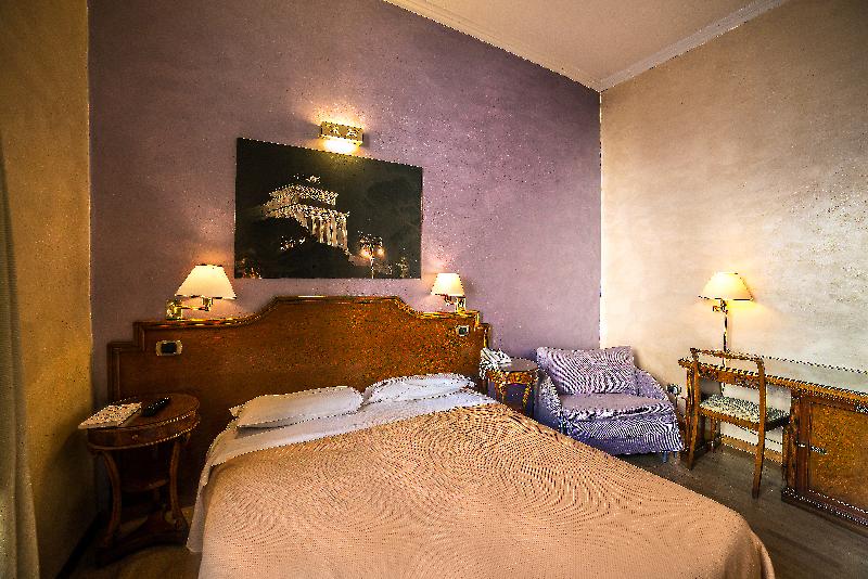 标准三人间, Kent