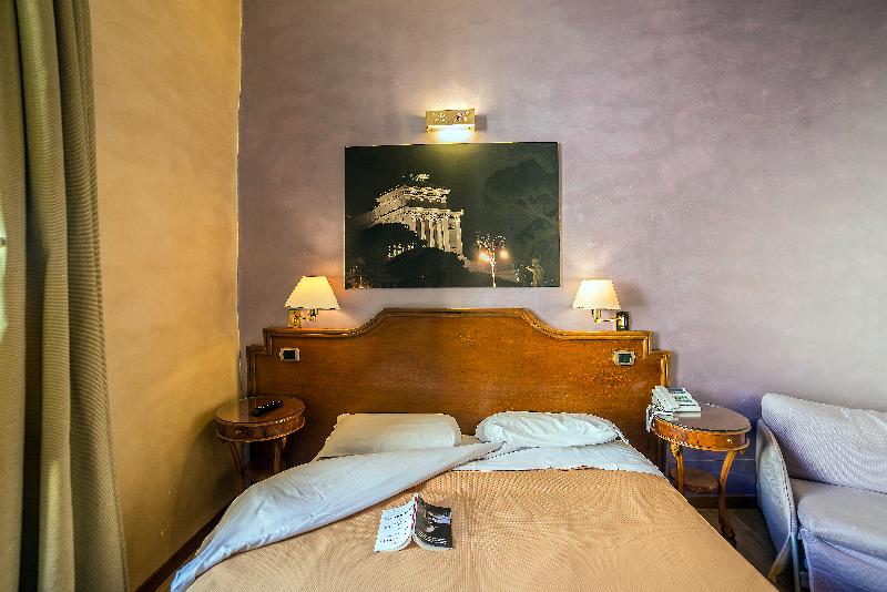 标准三人间, Kent