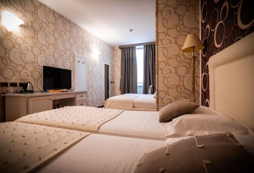 اتاق استاندارد چهار تخته, Palazzo Lovera