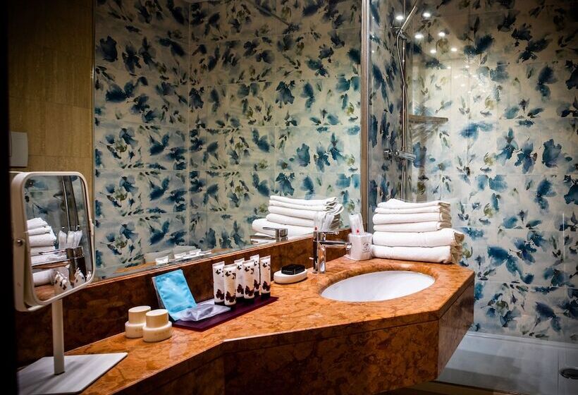 اتاق استاندارد چهار تخته, Palazzo Lovera