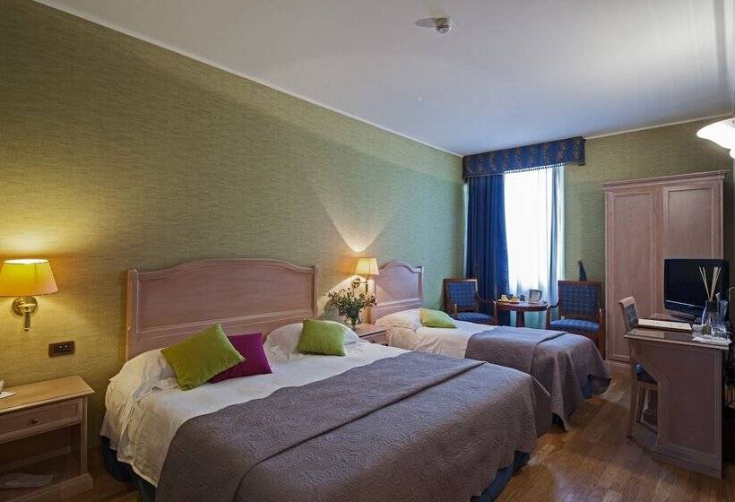 اتاق استاندارد چهار تخته, Palazzo Lovera