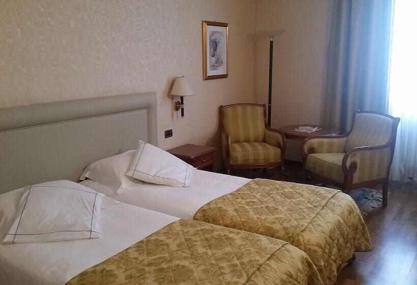 اتاق استاندارد چهار تخته, Palazzo Lovera