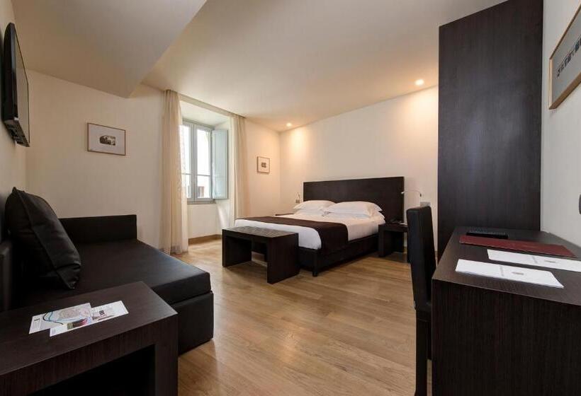 חדר סופריור לשלושה, Tiferno