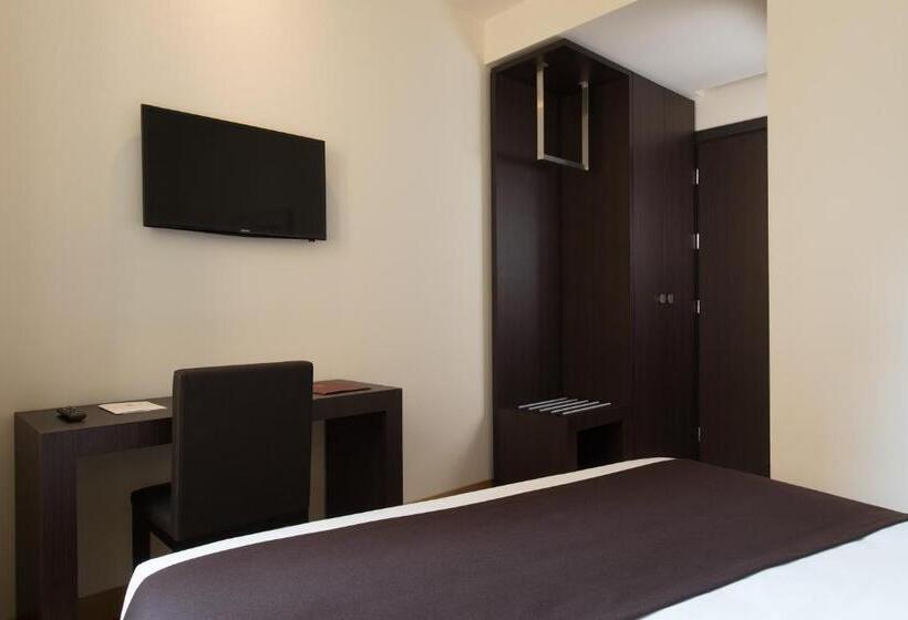 חדר בסיסי, Tiferno