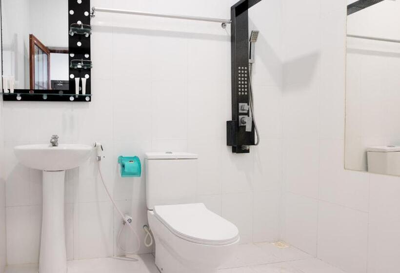 اتاق لوکس با تخت بزرگ, Athiriveli