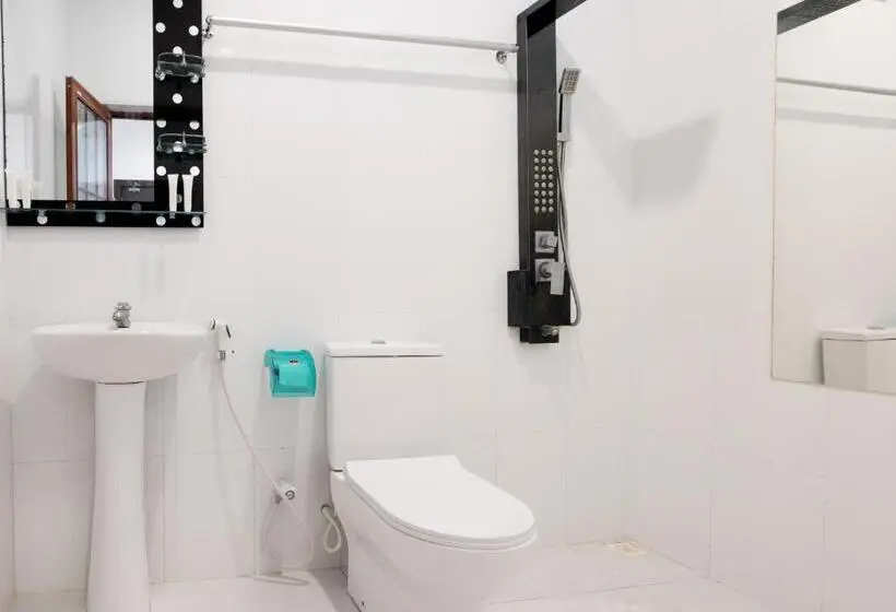 اتاق لوکس با تخت بزرگ, Athiriveli
