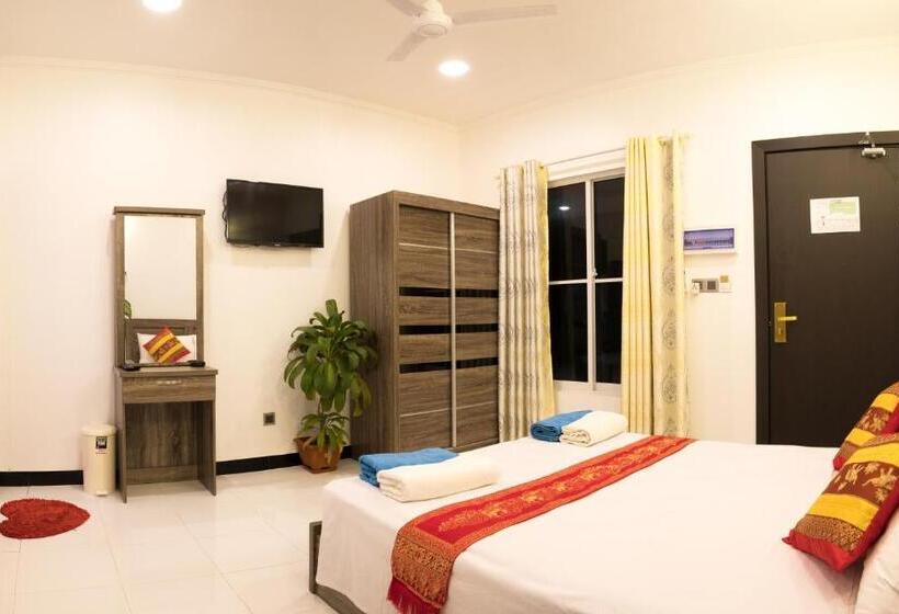 اتاق لوکس با تخت بزرگ, Athiriveli