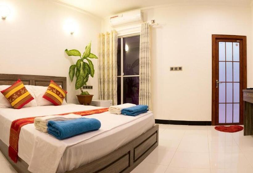 اتاق لوکس با تخت بزرگ, Athiriveli