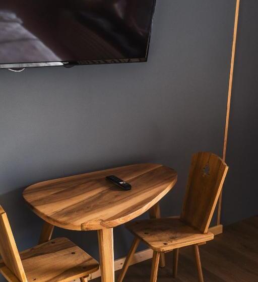 스탠다드 룸, Les Lutins