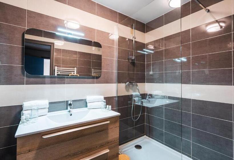 스탠다드 룸 산 전망, Les Lutins