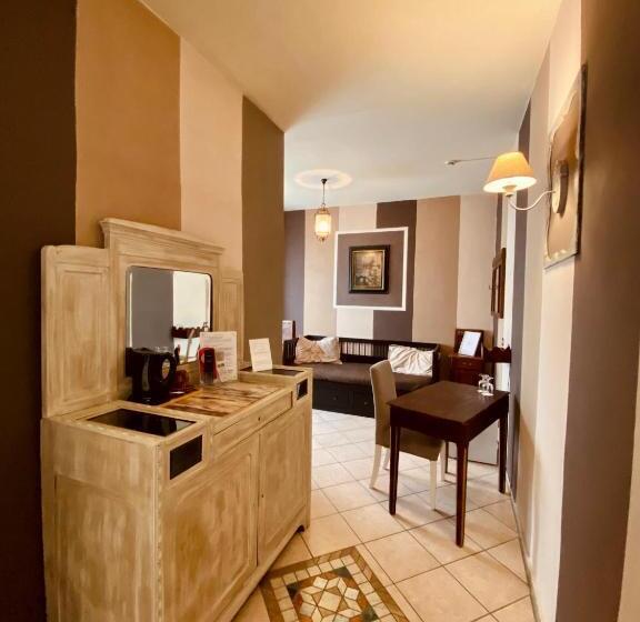 חדר משפחתי, Art Hotel Pandos