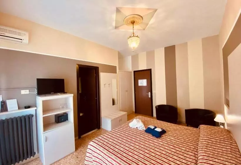 Basic-huone, Art Hotel Pandos