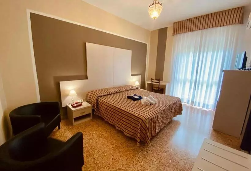 Basic-huone, Art Hotel Pandos