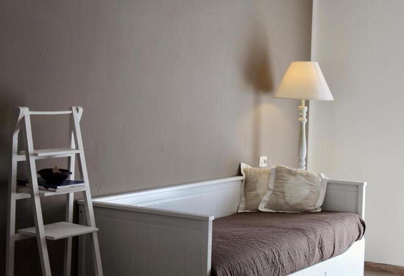 סוויטה נוף לבריכה, Art Hotel Pandos