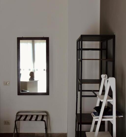 سوییت با چشم‌انداز استخر, Art Hotel Pandos