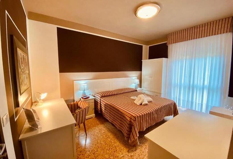 חדר סטנדרט נוף לבריכה, Art Hotel Pandos