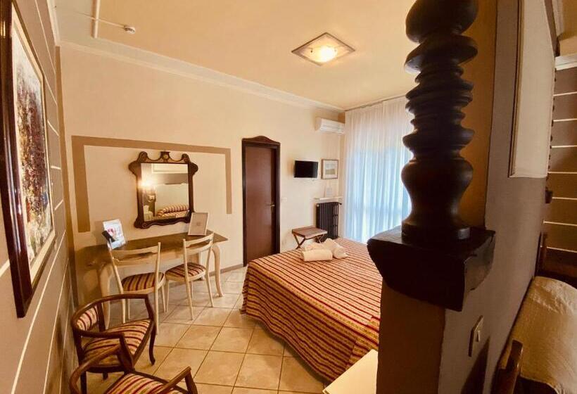 디럭스 주니어 스위트, Art Hotel Pandos