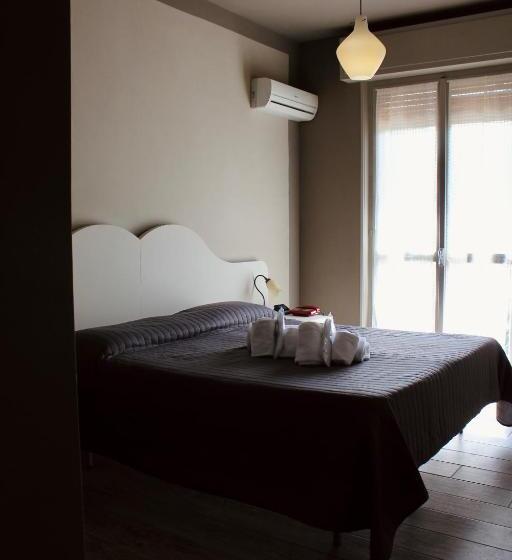 סוויטה נוף לבריכה, Art Hotel Pandos