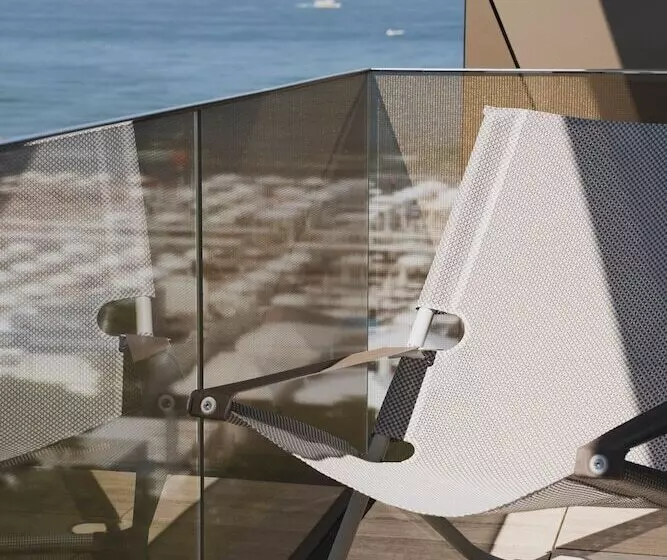 اتاق لوکس با چشم‌انداز دریا, The Promenade Luxury Wellness