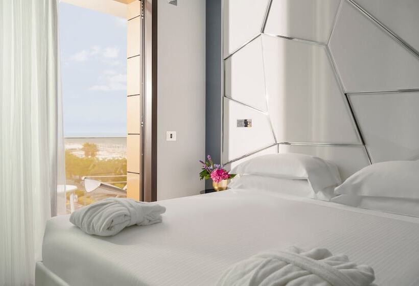 디럭스 룸 측면 바다 전망, The Promenade Luxury Wellness