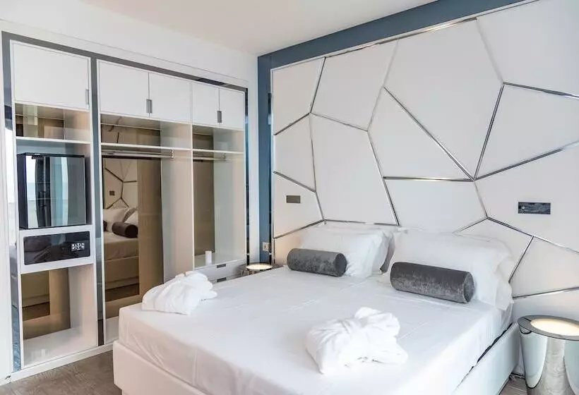 اتاق لوکس با بالکن و چشم‌انداز دریا, The Promenade Luxury Wellness