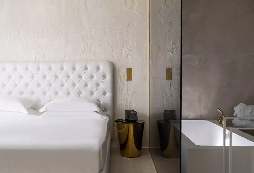 سوییت جونیور با چشم‌انداز جانبی دریا, The Promenade Luxury Wellness
