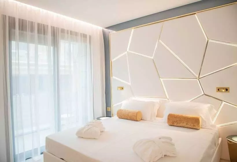 اتاق سوپریور با چشم‌انداز جانبی دریا, The Promenade Luxury Wellness