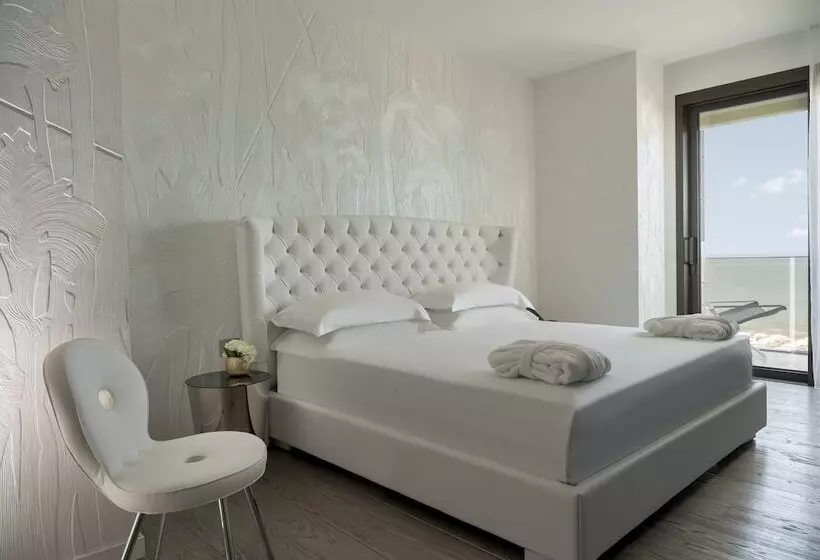 اتاق لوکس با بالکن و چشم‌انداز دریا, The Promenade Luxury Wellness