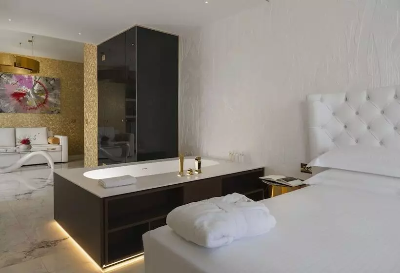 اتاق لوکس با بالکن و چشم‌انداز دریا, The Promenade Luxury Wellness